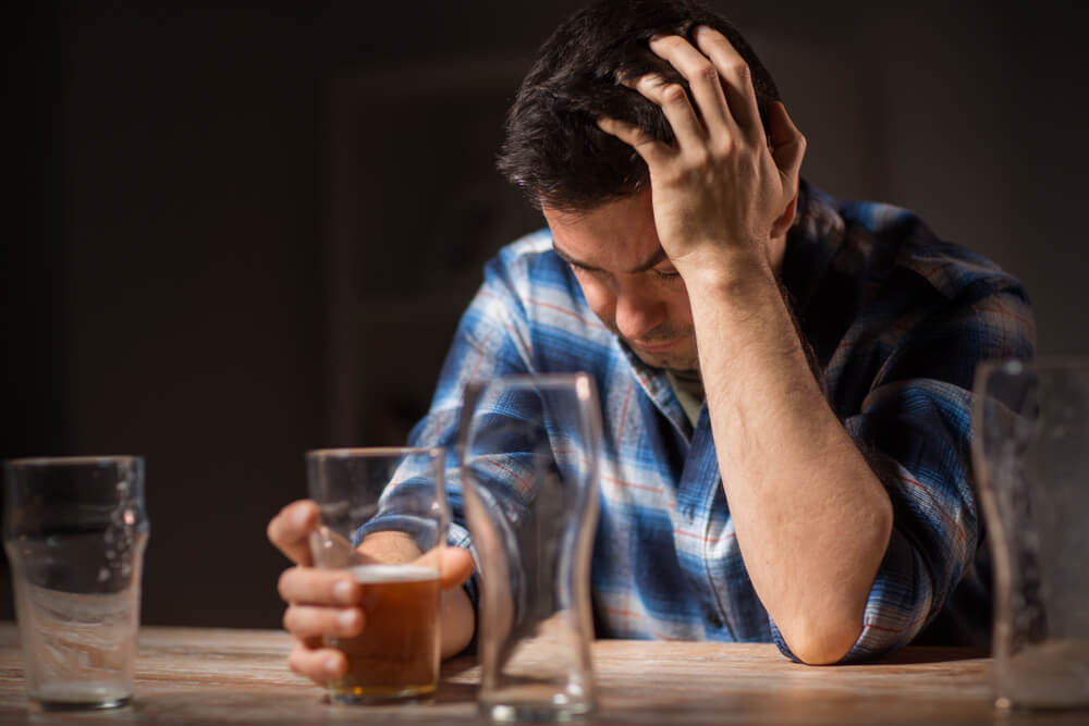 Wie kann einem Alkoholkranken geholfen werden